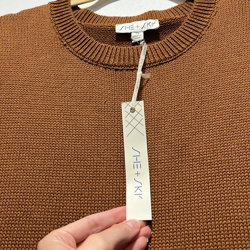 NWT She + Sky Camel Brown Sweater dress MEDIUM Round neck Short sleeve Pockets - Picture 5 of 9